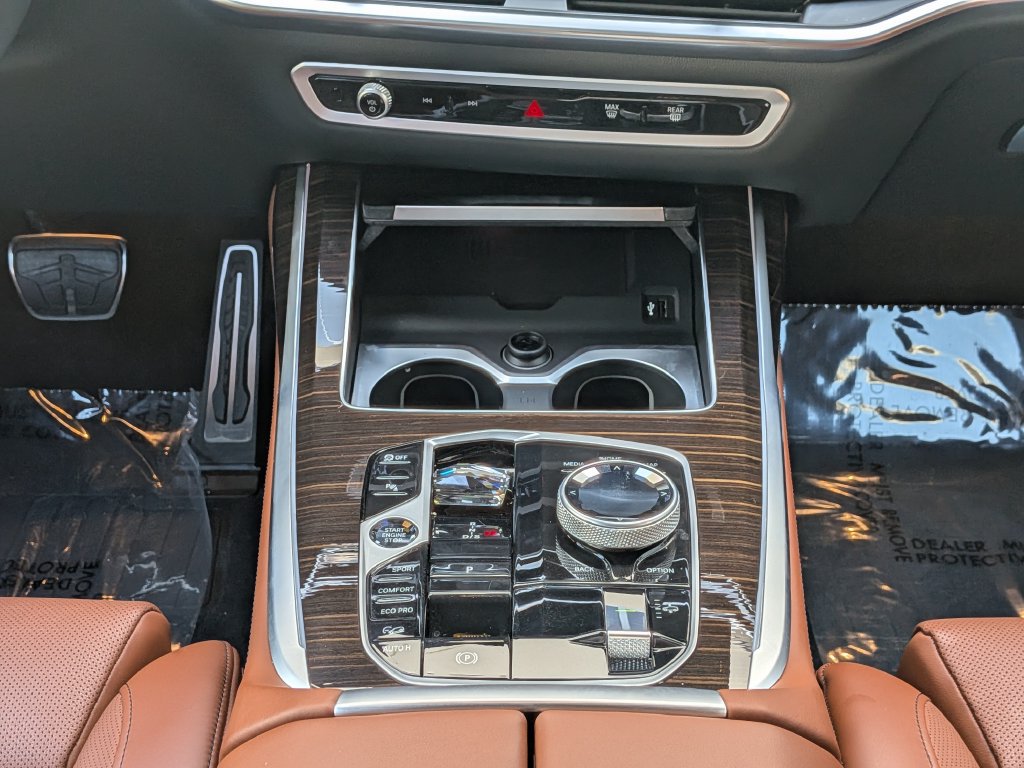 Used 2025 BMW X7 M60i AWD/4WD image 22
