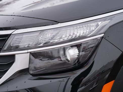 Certified 2024 Kia Seltos LX image 16