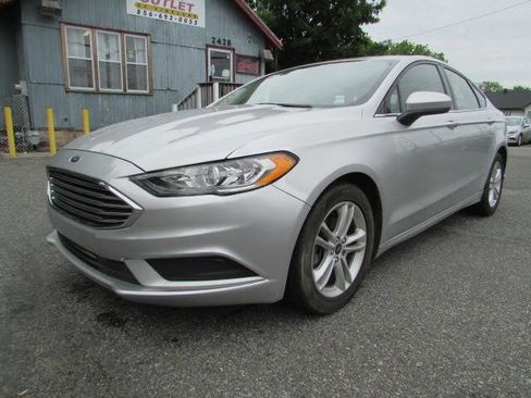 Used 2018 Ford Fusion SE FWD image 4