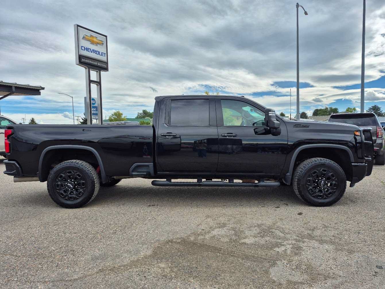 Used 2024 Chevrolet Silverado 2500 LTZ w/ LTZ Plus Package AWD/4WD image 2