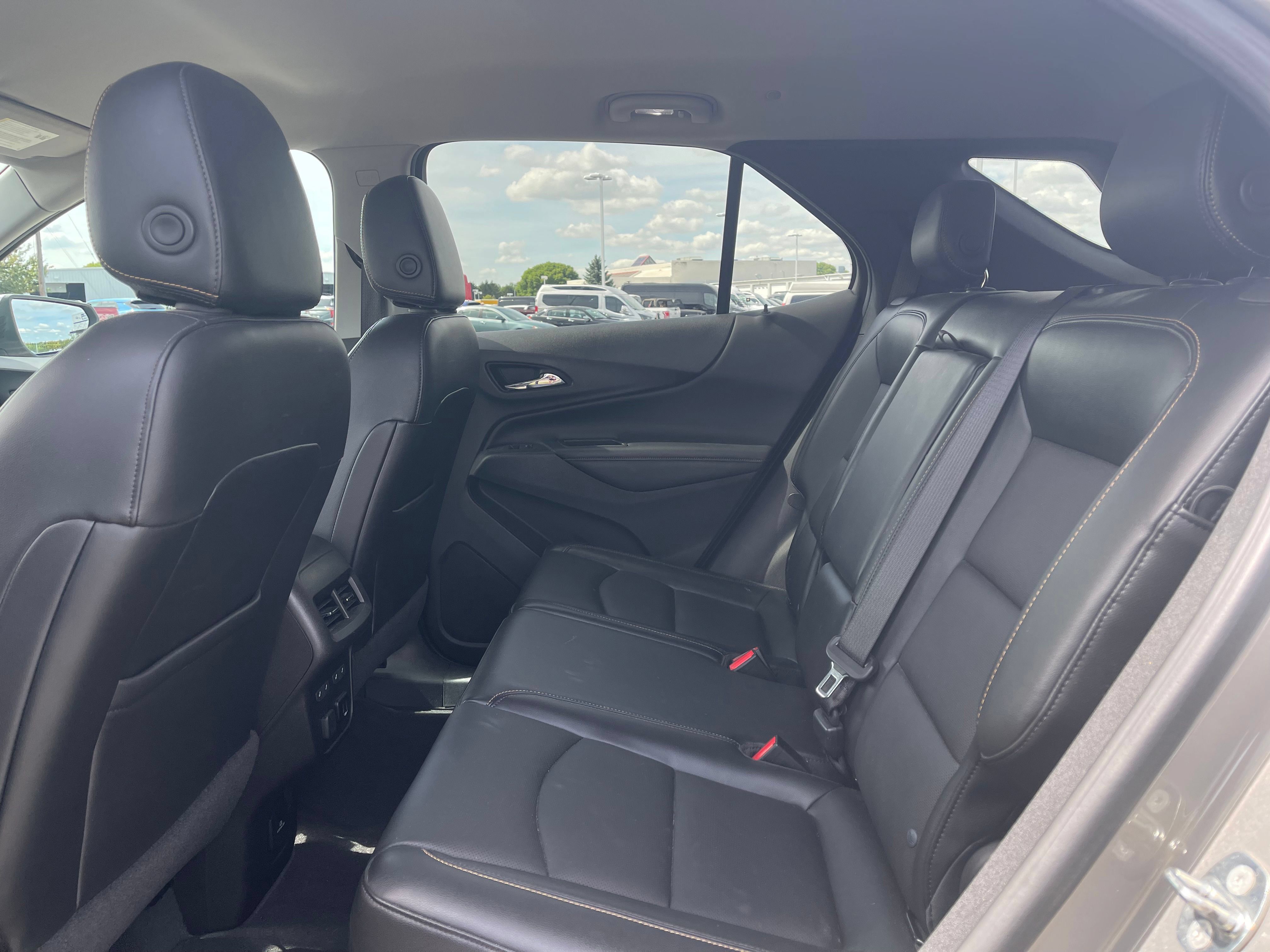 Used 2018 Chevrolet Equinox Premier FWD image 15