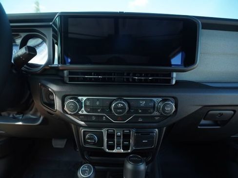 New 2025 Jeep Gladiator Sport image 27