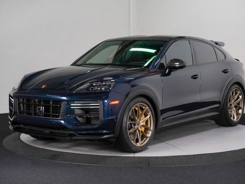 Used 2024 Porsche Cayenne Turbo GT AWD/4WD image 7