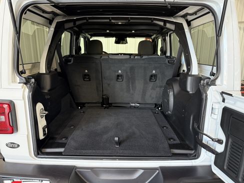 Used 2026 Jeep Wrangler Unlimited Rubicon w/ Safety Group AWD/4WD image 5