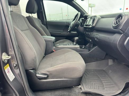 Used 2017 Toyota Tacoma TRD Sport image 23