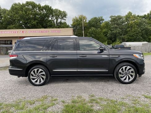 Used 2022 Lincoln Navigator L Reserve RWD image 4