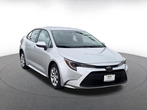 Used 2025 Toyota Corolla LE FWD image 2
