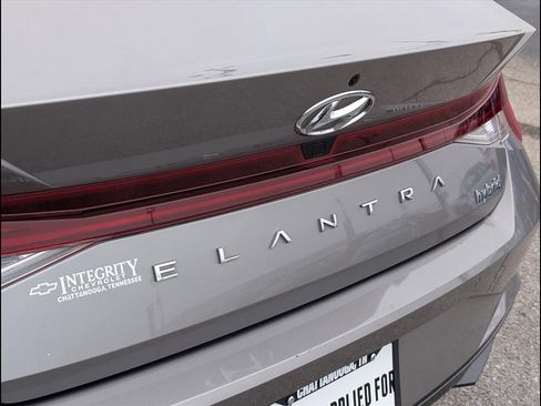 Used 2023 Hyundai Elantra Limited image 23