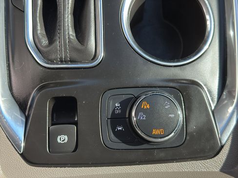 Used 2020 Chevrolet Traverse Premier w/ LPO, Blackout Package image 9