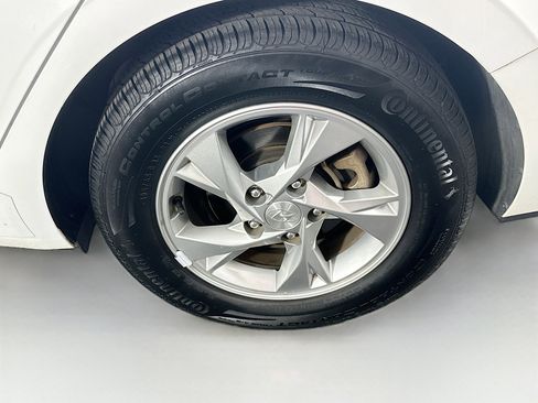 Used 2021 Hyundai Elantra SE image 11