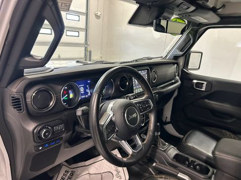 Used 2022 Jeep Wrangler Unlimited Sahara AWD/4WD image 16