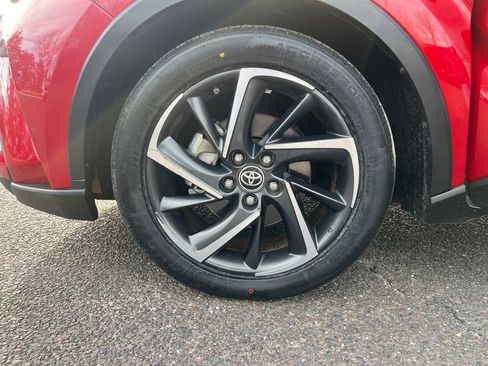 Used 2021 Toyota C-HR Limited image 11