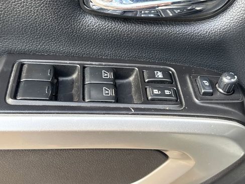 Used 2018 Nissan Titan SL image 6