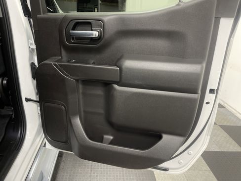 Used 2020 Chevrolet Silverado 1500 Custom w/ Custom Max Trailering Package AWD/4WD image 18