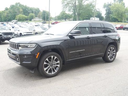 Used 2025 Jeep Grand Cherokee Overland w/ Luxury Tech Group IV AWD/4WD image 11