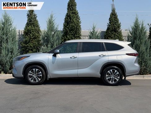 Used 2025 Toyota Highlander XLE AWD/4WD image 4