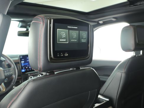 Used 2022 Ford Expedition Limited image 12