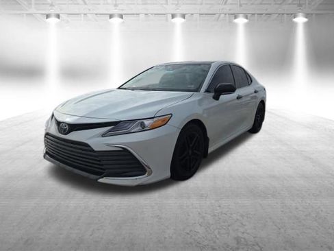 Used 2023 Toyota Camry XLE w/ Cold Weather Package image 5