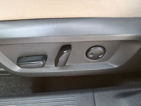 Certified 2025 Nissan Rogue SV image 19