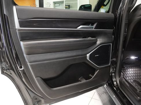 Used 2022 Jeep Wagoneer Series I w/ Premium Group I AWD/4WD image 24