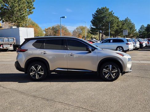 Used 2021 Nissan Rogue SL w/ Premium Package image 2