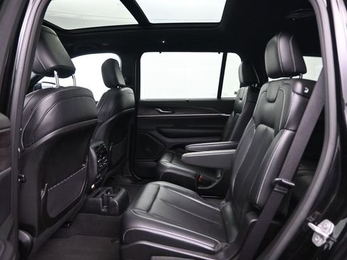 Used 2024 Jeep Grand Cherokee L Limited w/ Luxury Tech Group II image 23