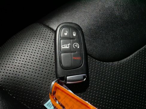 Used 2023 Jeep Cherokee Altitude Lux AWD/4WD image 31