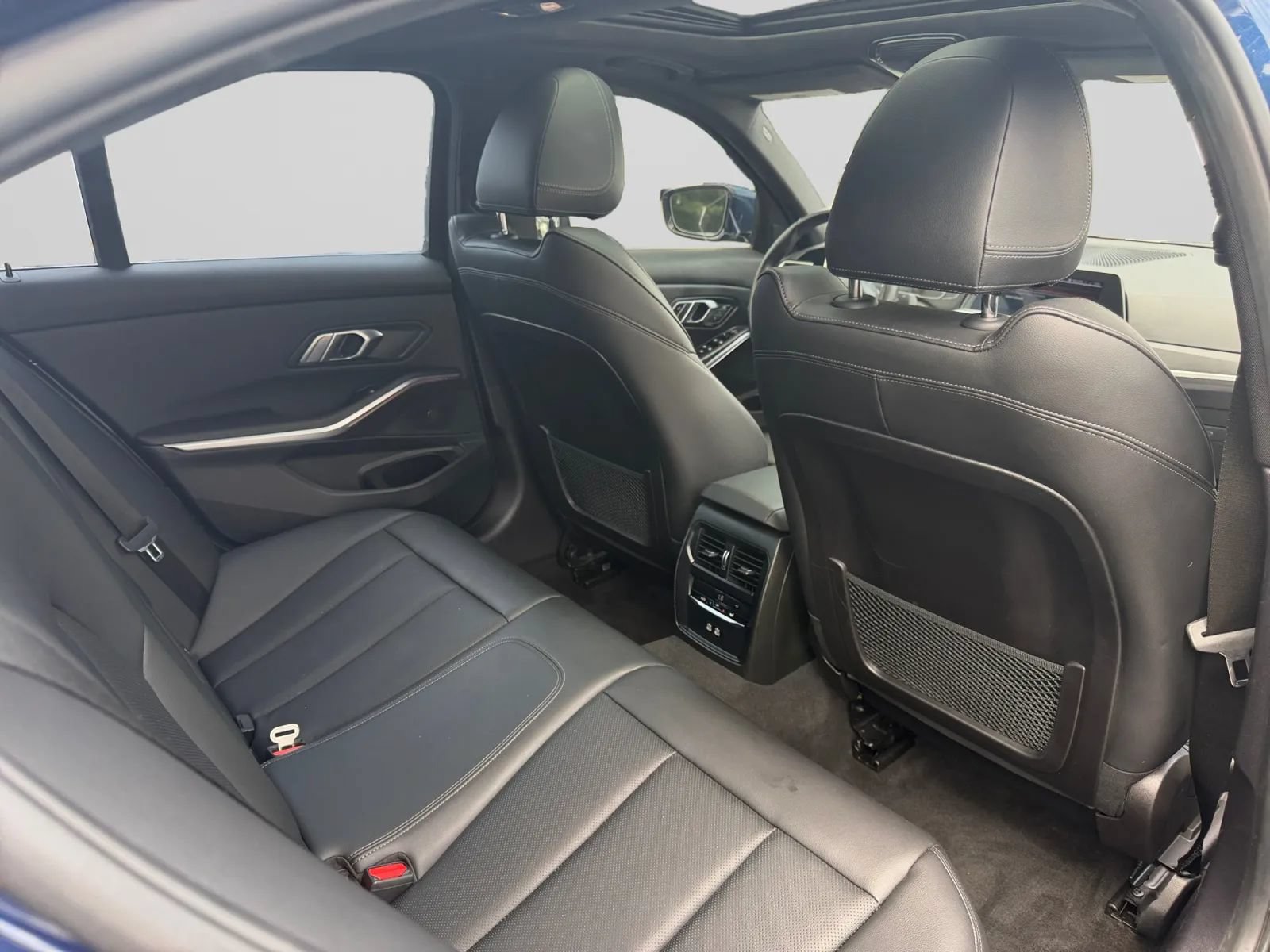 Used 2022 BMW 330i Sedan w/ Driving Assistance Package RWD image 29