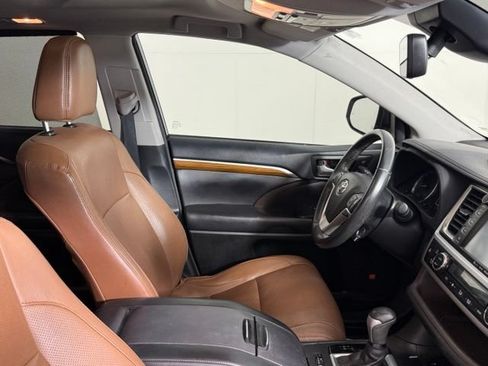 Used 2018 Toyota Highlander Limited FWD image 30