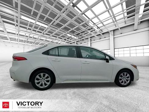 Used 2023 Toyota Corolla LE image 2