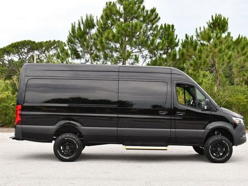 Used 2024 Mercedes-Benz Sprinter 2500 image 8