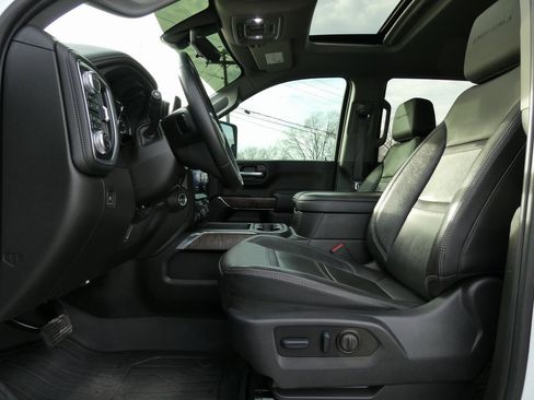 Used 2023 GMC Sierra 3500 Denali w/ Denali Ultimate Package image 21