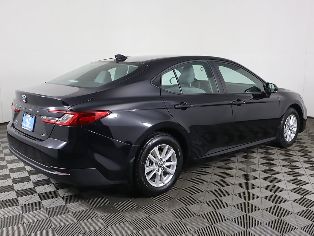 Used 2025 Toyota Camry LE AWD/4WD image 8