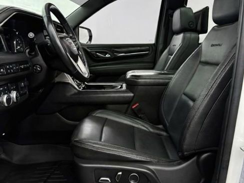 Used 2021 GMC Yukon XL Denali w/ Denali Premium Package image 12