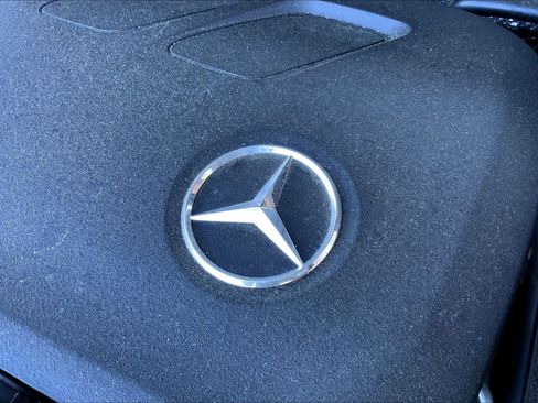 Used 2025 Mercedes-Benz GLB 250 4MATIC image 32