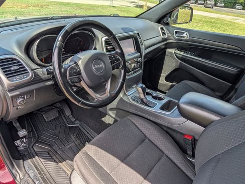 Used 2021 Jeep Grand Cherokee Laredo AWD/4WD image 16