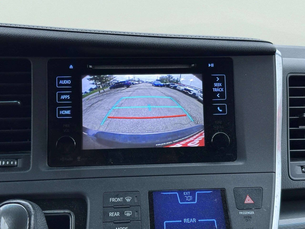 Used 2015 Toyota Sienna SE FWD image 32