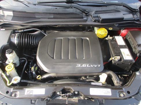 Used 2017 Dodge Grand Caravan SXT image 15