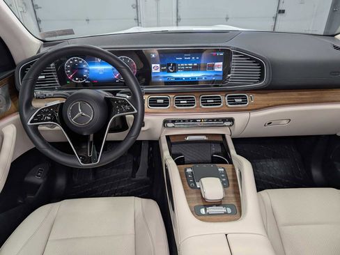 Certified 2026 Mercedes-Benz GLS 450 4MATIC image 18
