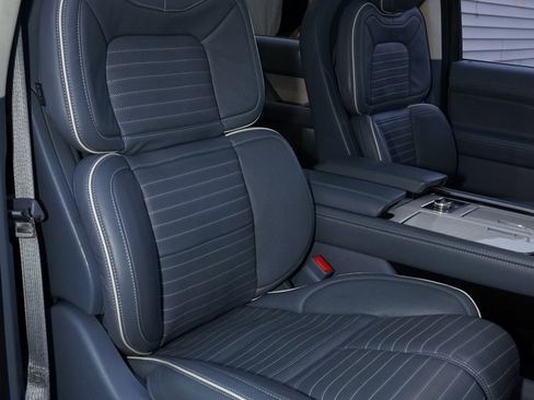 Used 2024 Lincoln Navigator Black Label image 10