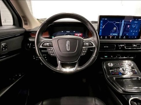 Used 2023 Lincoln Nautilus Reserve AWD/4WD image 6
