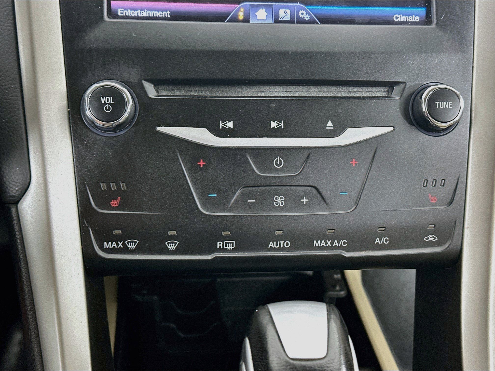 Used 2014 Ford Fusion SE w/ Equipment Group 502A FWD image 23