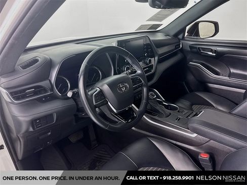 Used 2021 Toyota Highlander XSE image 9