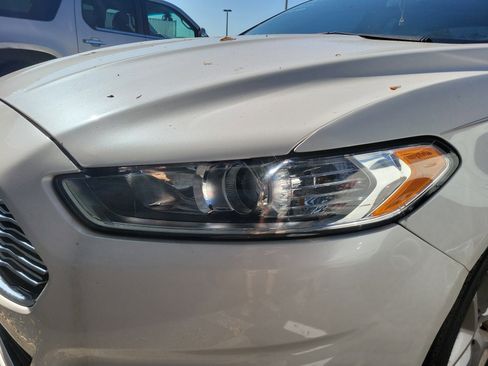 Used 2016 Ford Fusion SE w/ Equipment Group 202A image 4