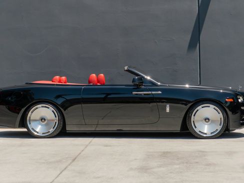 Used 2019 Rolls-Royce Dawn RWD image 7