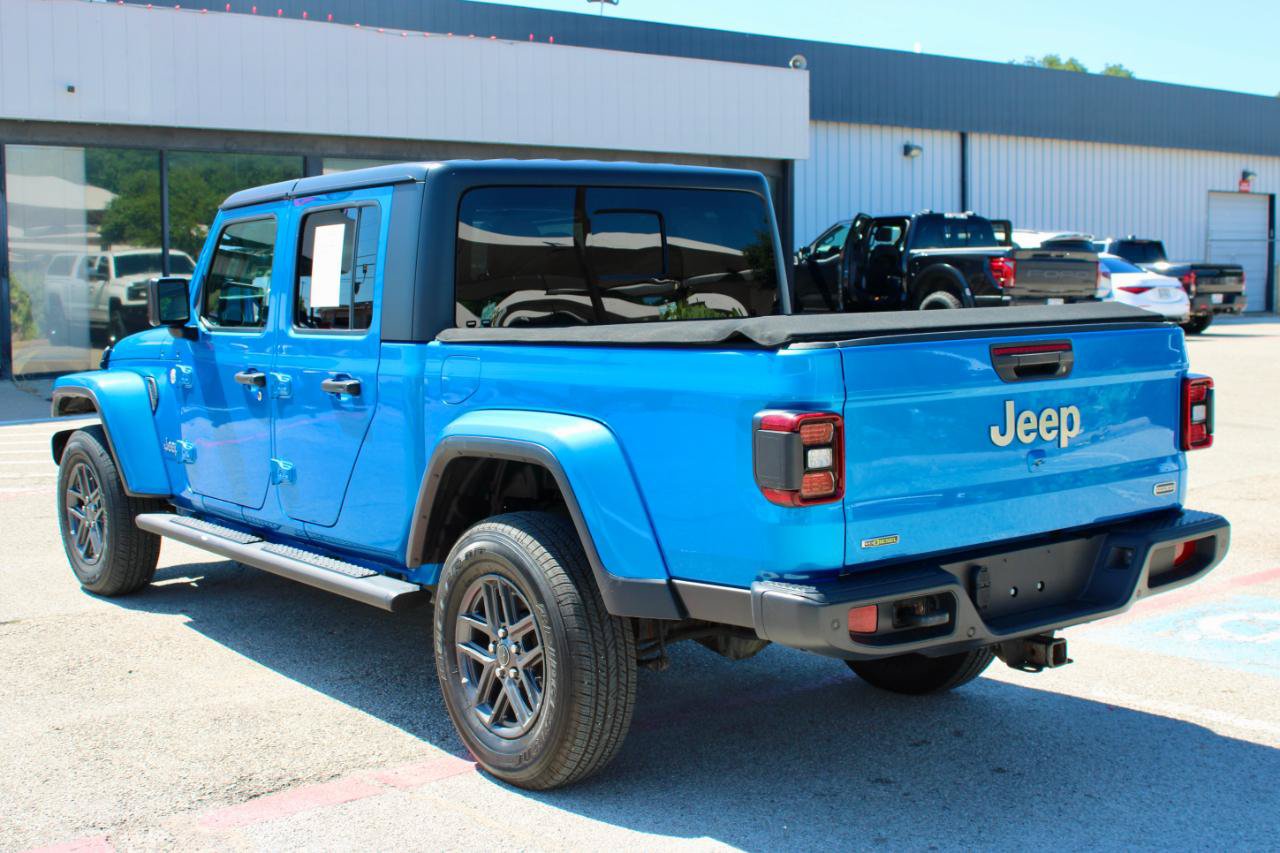 Used 2021 Jeep Gladiator Overland w/ Uconnect 4C Nav & Sound Group AWD/4WD image 4