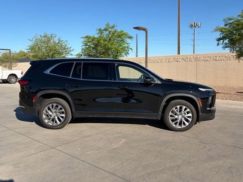 Used 2025 Buick Enclave Preferred image 4