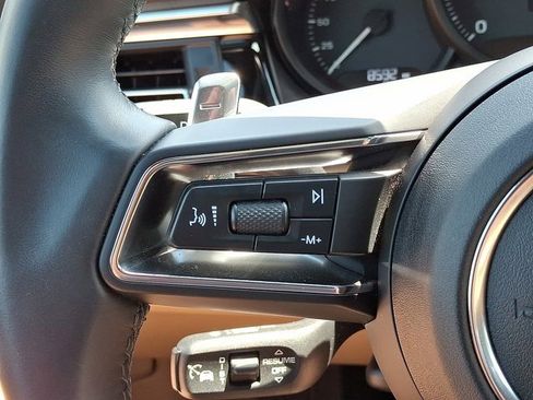 Used 2024 Porsche Macan image 25