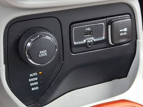 Used 2015 Jeep Renegade Limited AWD/4WD image 16