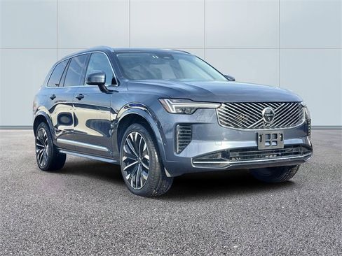 Certified 2025 Volvo XC90 B6 Plus image 3